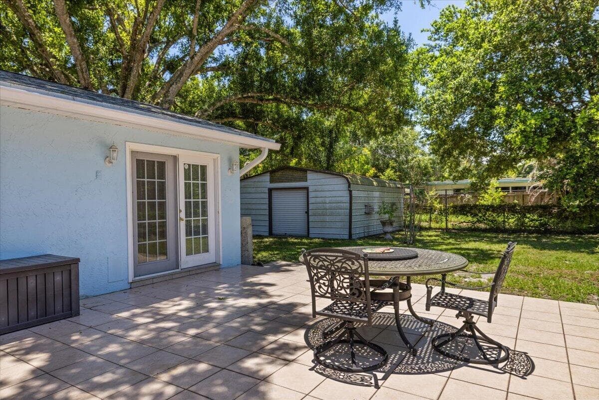 1735 40th Avenue, Vero Beach, FL 32960 24