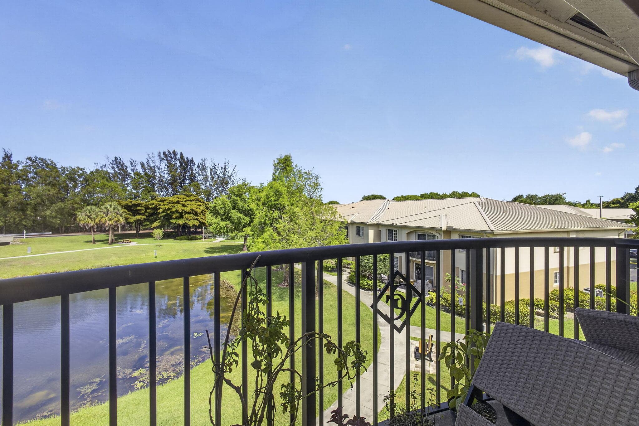 800 S Crestwood Ct Court S 809, Royal Palm Beach, FL 33411 32