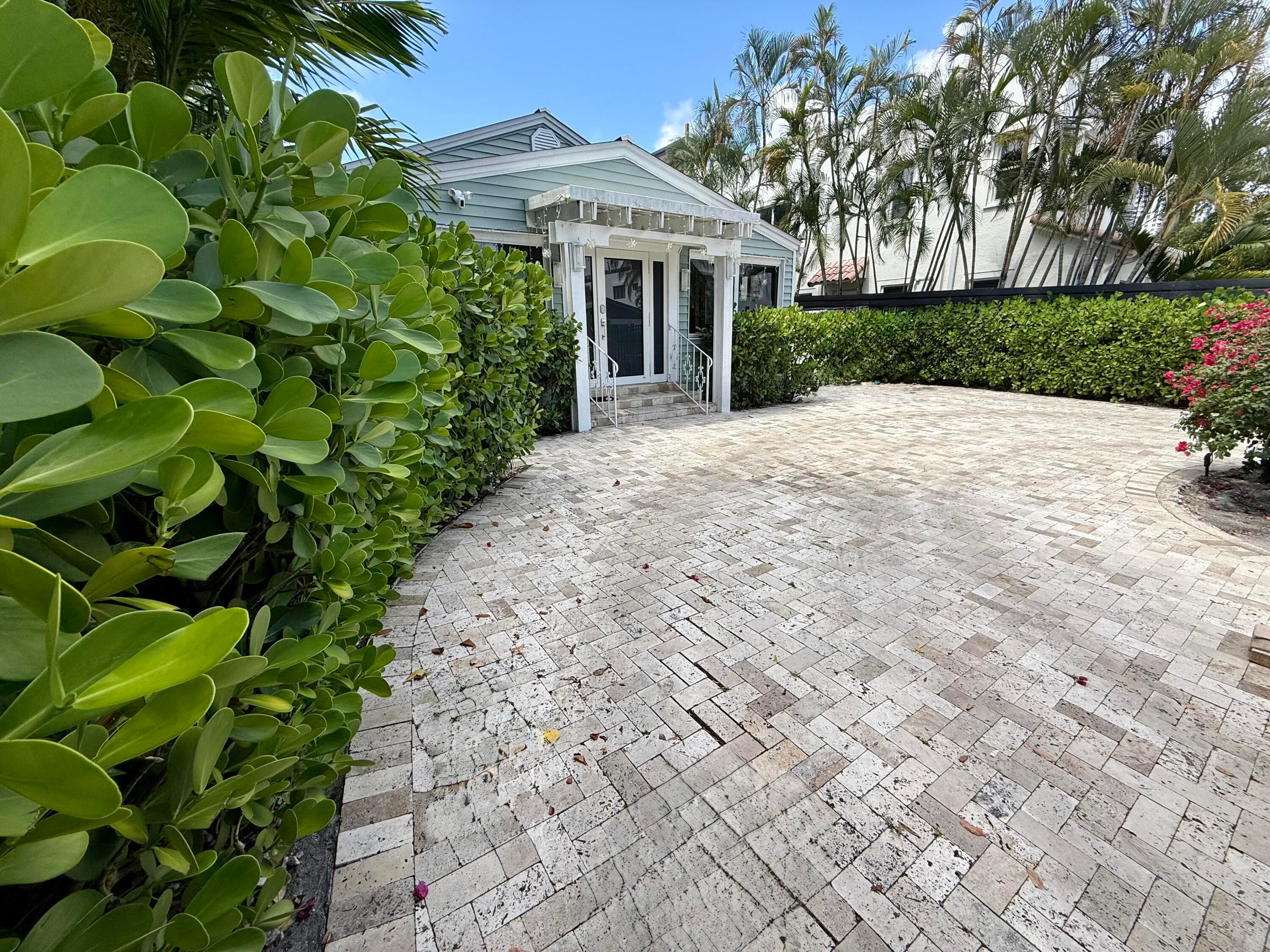 1216 SE 1st Street, Fort Lauderdale, FL 33301 3