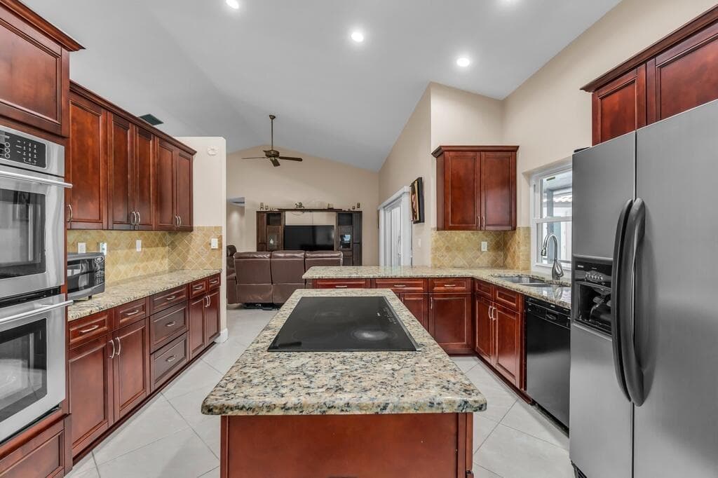 895 NW 110th Lane, Coral Springs, FL 33071 12