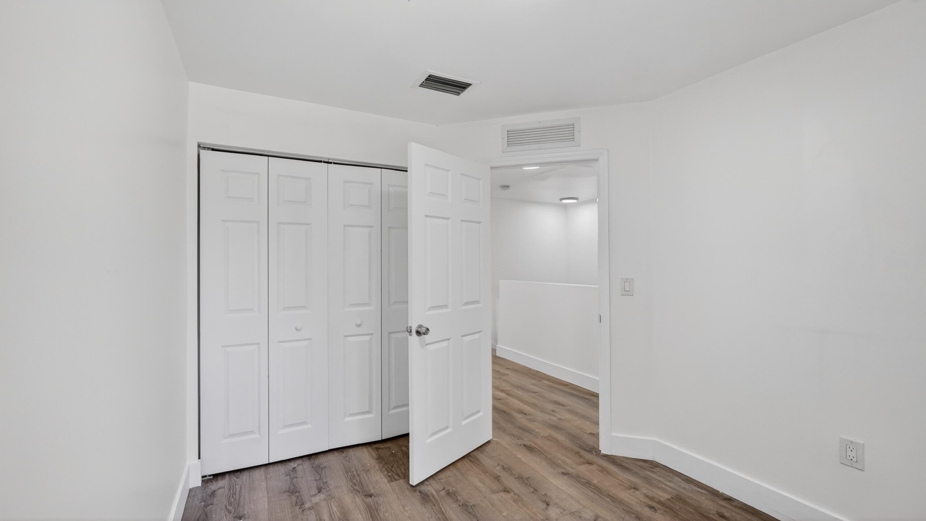 2902 NW 44th Street, Miami, FL 33142 24