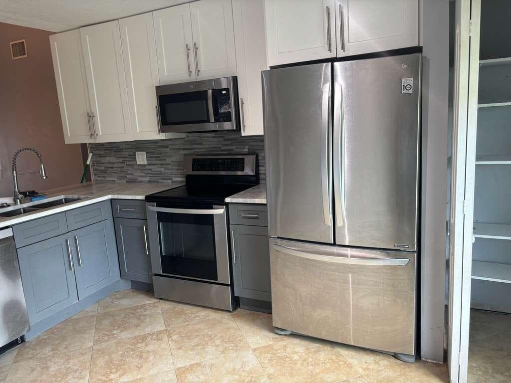 5369 Gene Circle, West Palm Beach, FL 33415 11