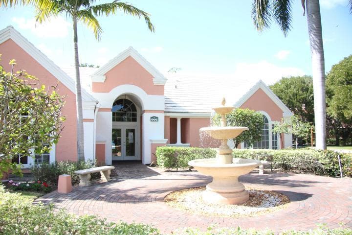 1000 Crystal Way L, FL 33444 34