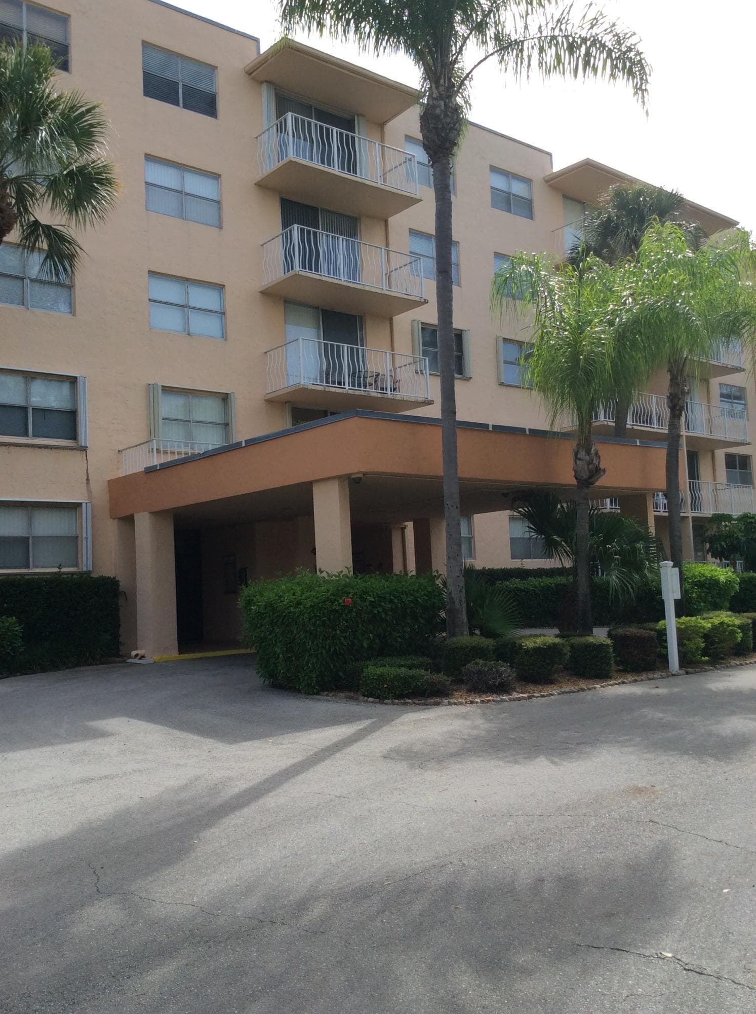 470 Executive Center Drive 2k, West Palm Beach, FL 33401 23