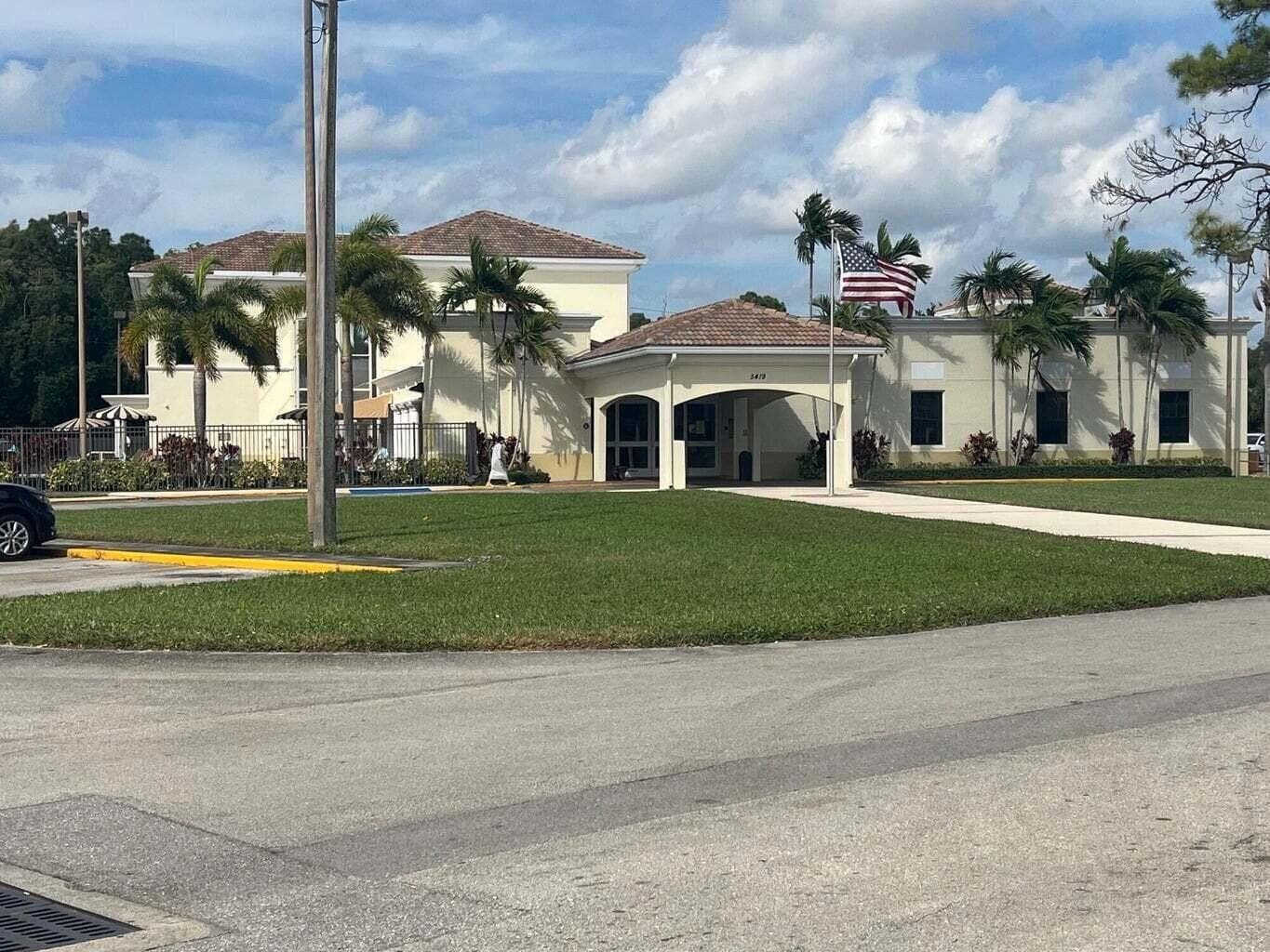 201 Oxford 600, West Palm Beach, FL 33417 28
