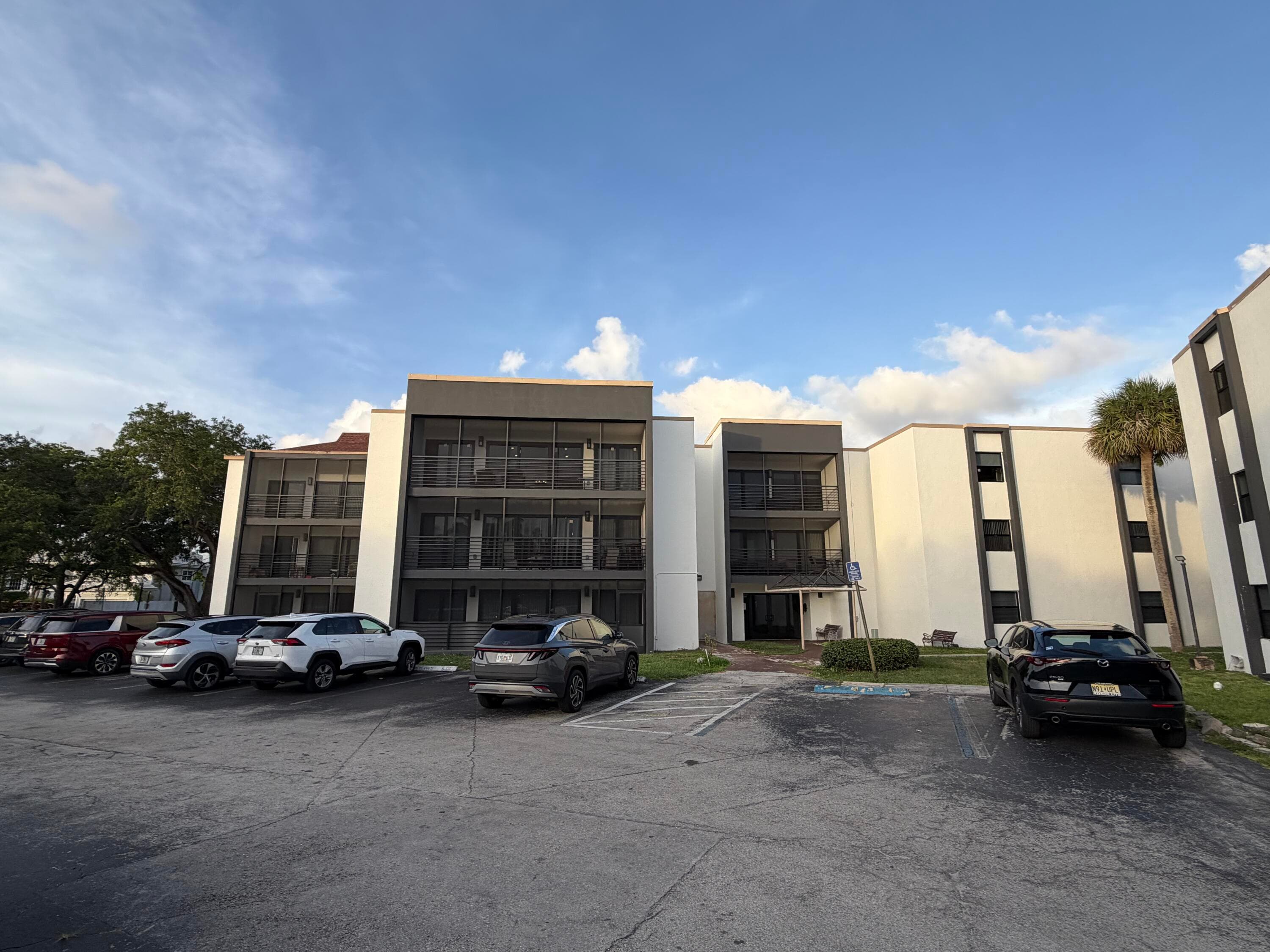 4040 N Hills Drive 35, Hollywood, FL 33021 34