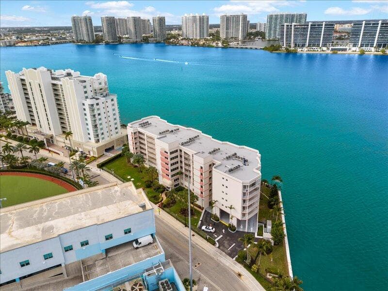 18260 N Bay Road 418, Sunny Isles Beach, FL 33160 41