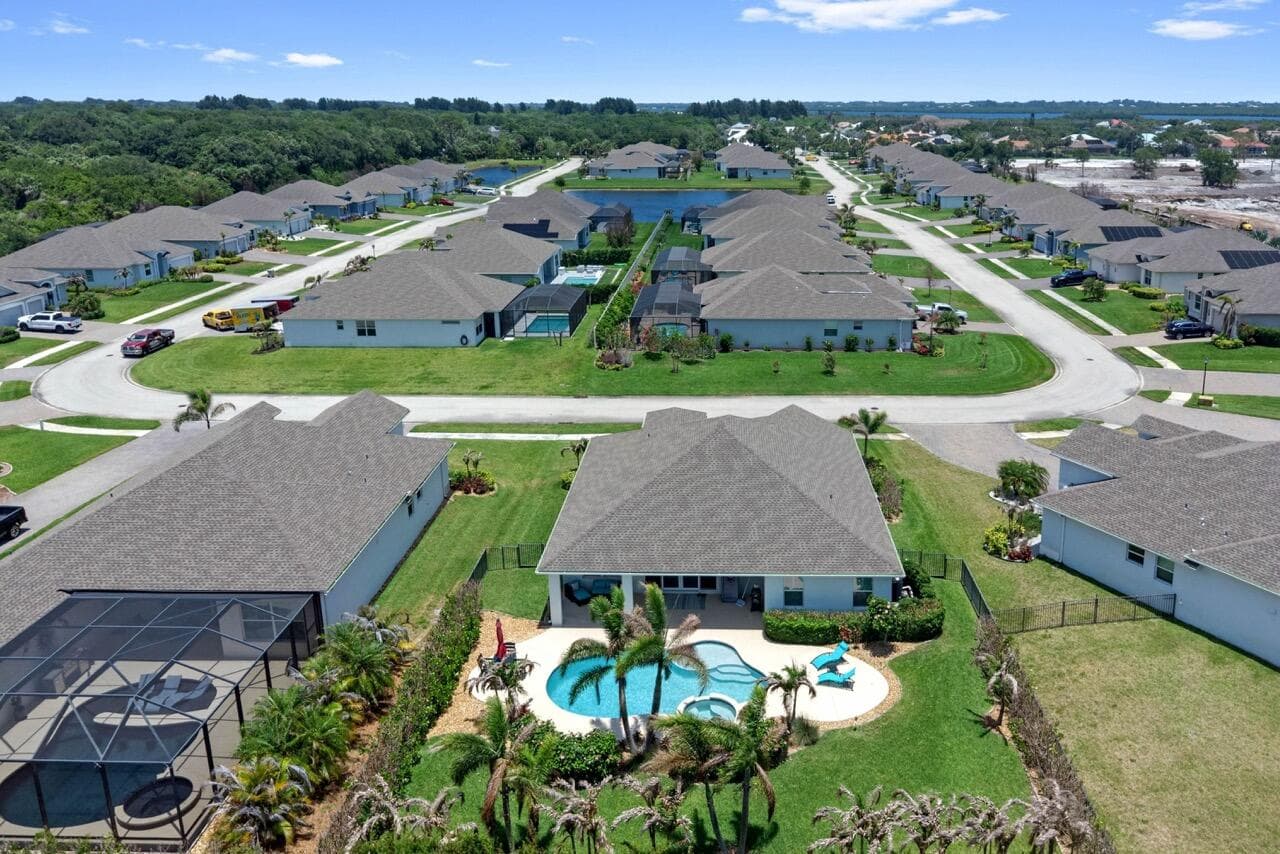 7203 33rd Square, Vero Beach, FL 32967 33