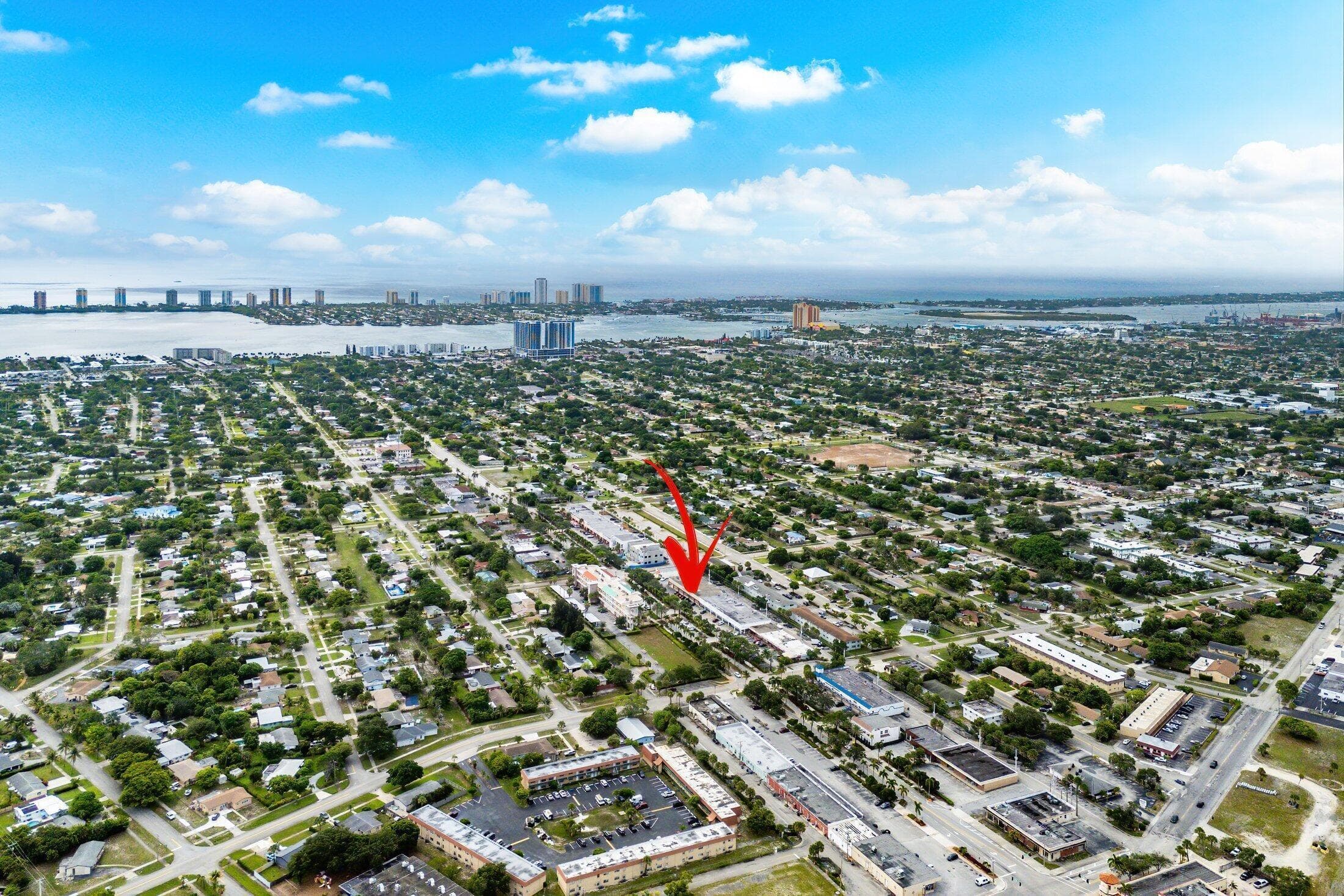 810 Park Avenue, Lake Park, FL 33403 11