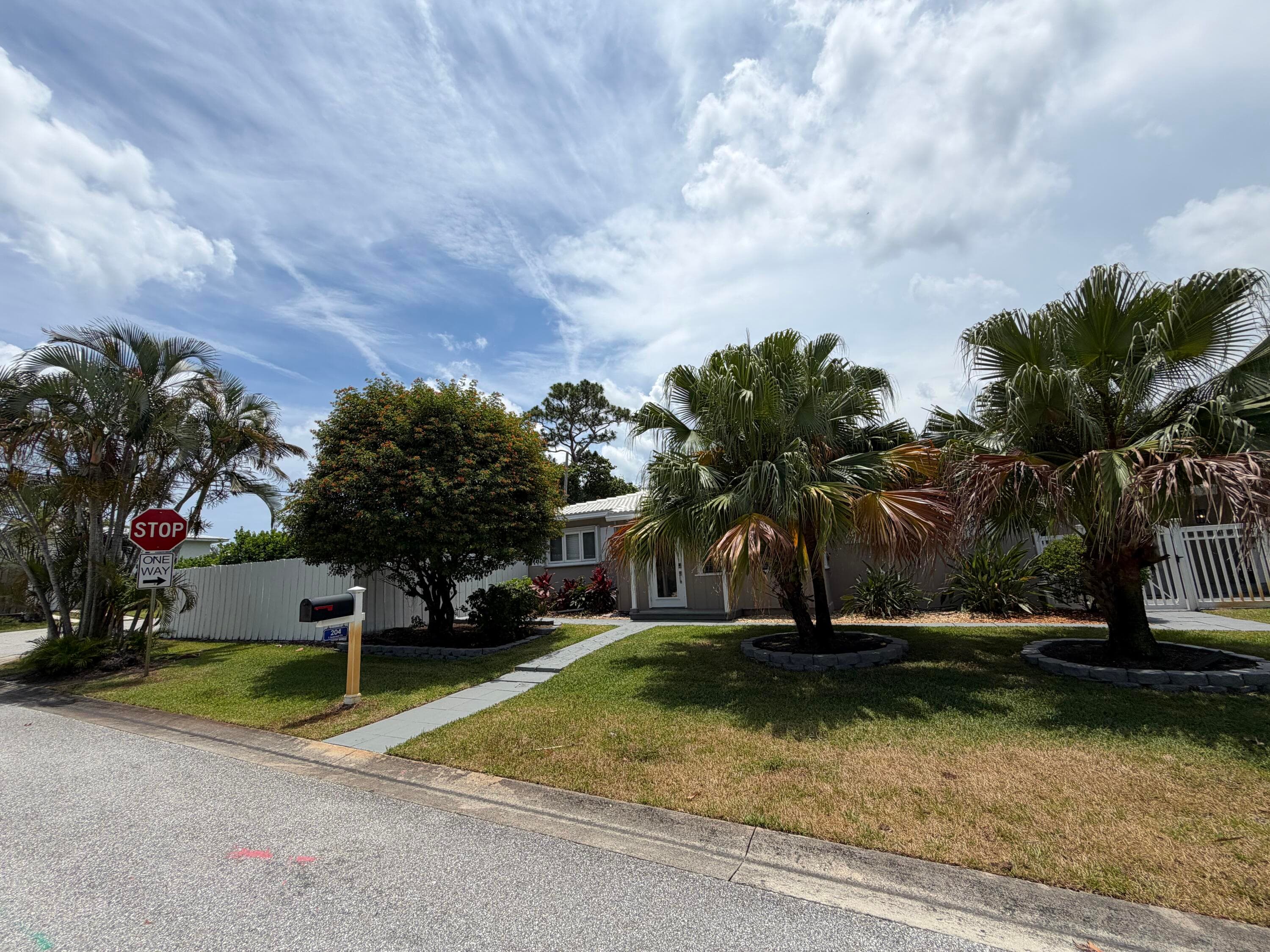 204 S Seacrest Circle, Delray Beach, FL 33444 5