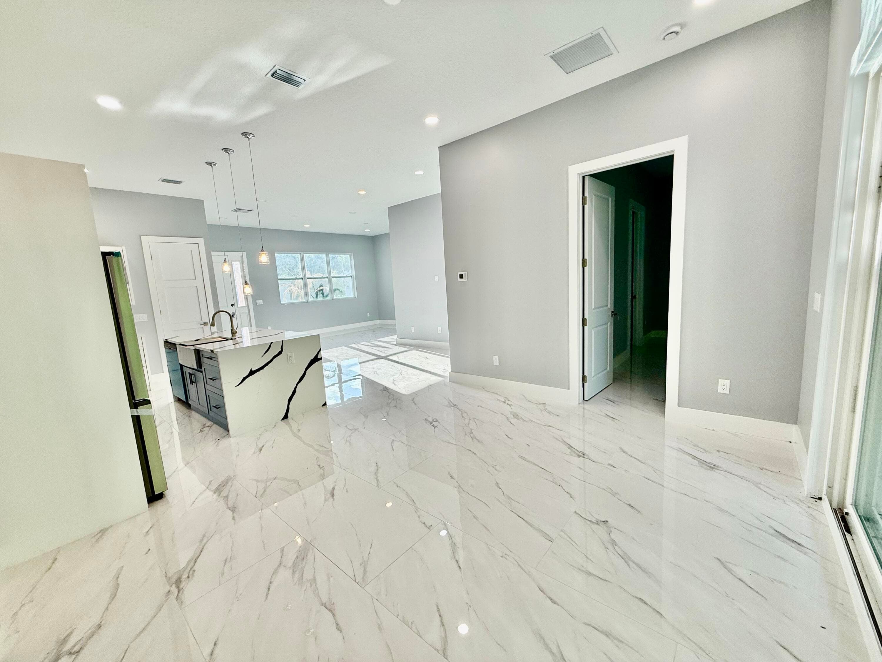 660 NE Moss Rose Place, Port St. Lucie, FL 34983 18