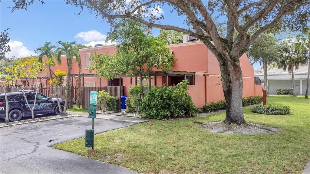 1490 Laguna Lane, Pembroke Pines, FL 33026 2