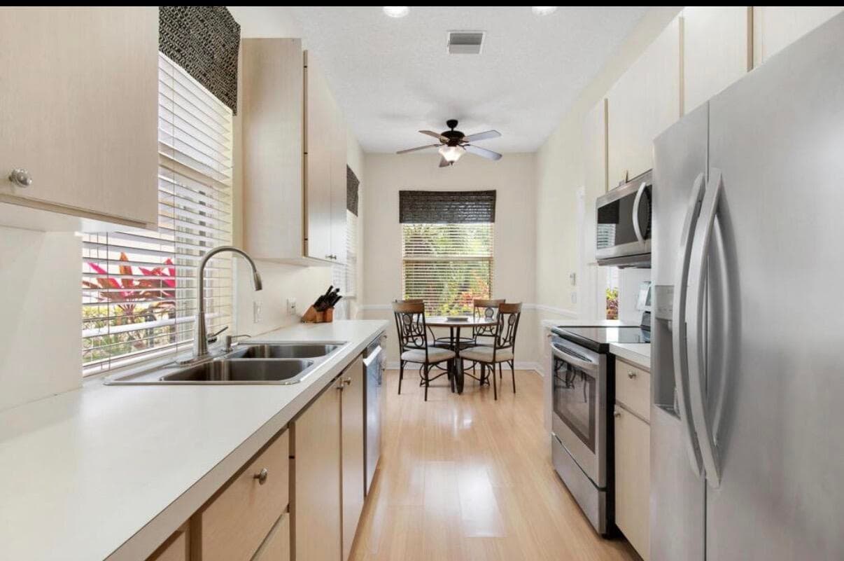 1092 Bedford Avenue, Palm Beach Gardens, FL 33403 15