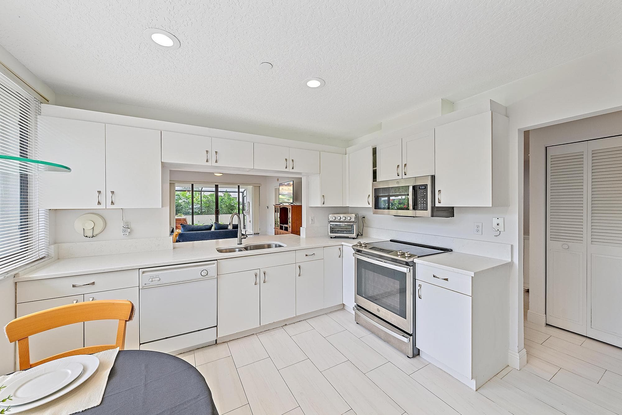 811 Oak Harbour Drive, Juno Beach, FL 33408 4