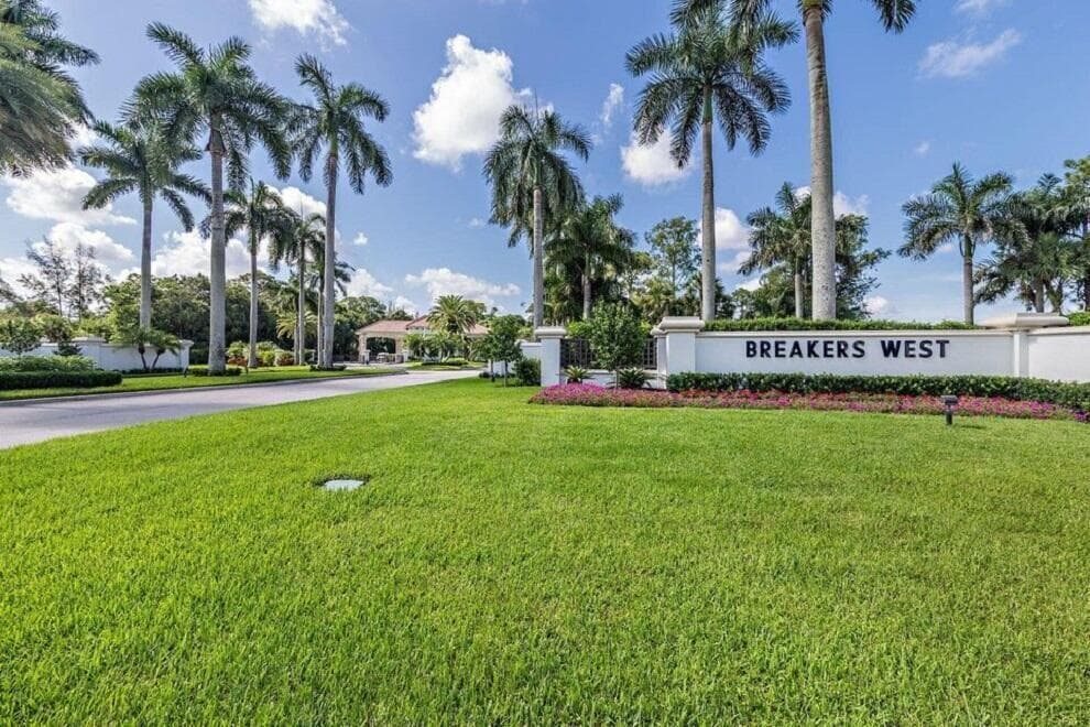 9358 Heathridge Drive, West Palm Beach, FL 33411 33
