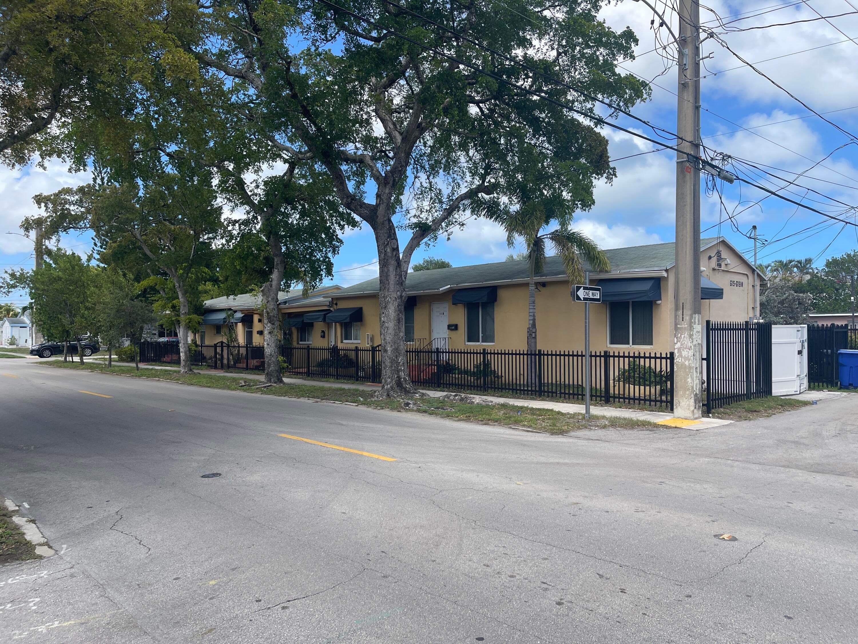 1954 Buchanan Street, Hollywood, FL 33020 11