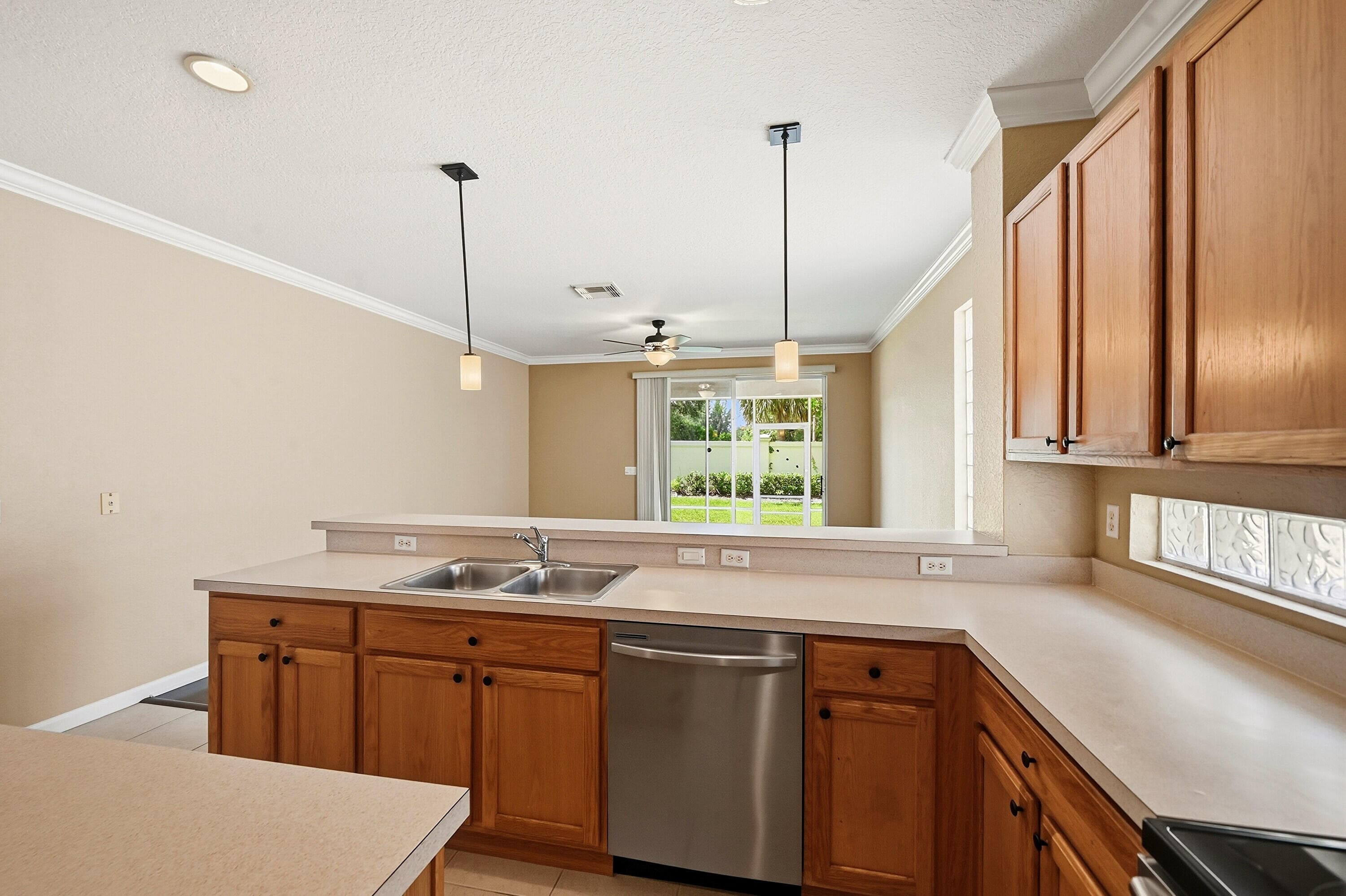 421 Gazetta Way, West Palm Beach, FL 33413 33