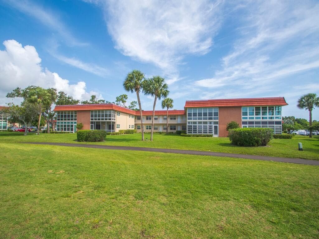 105 Spring Lake Court 102, Vero Beach, FL 32962 3