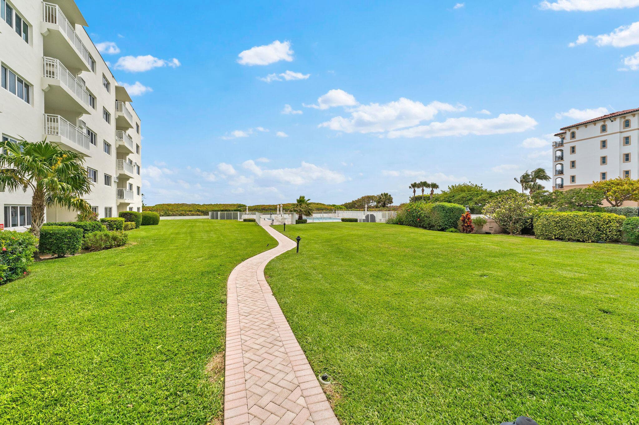33 S Ocean Avenue 502, Palm Beach Shores, FL 33404 32