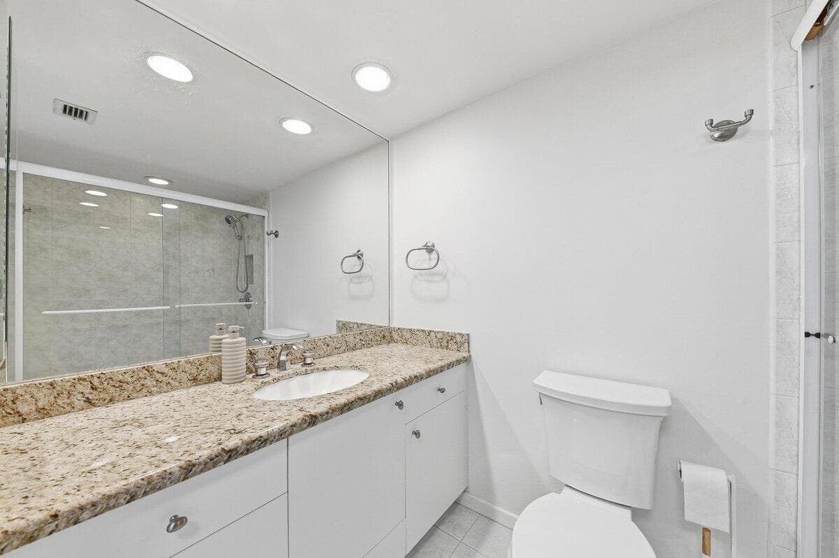 5420 N Ocean Drive 1702, Singer Island, FL 33404 15