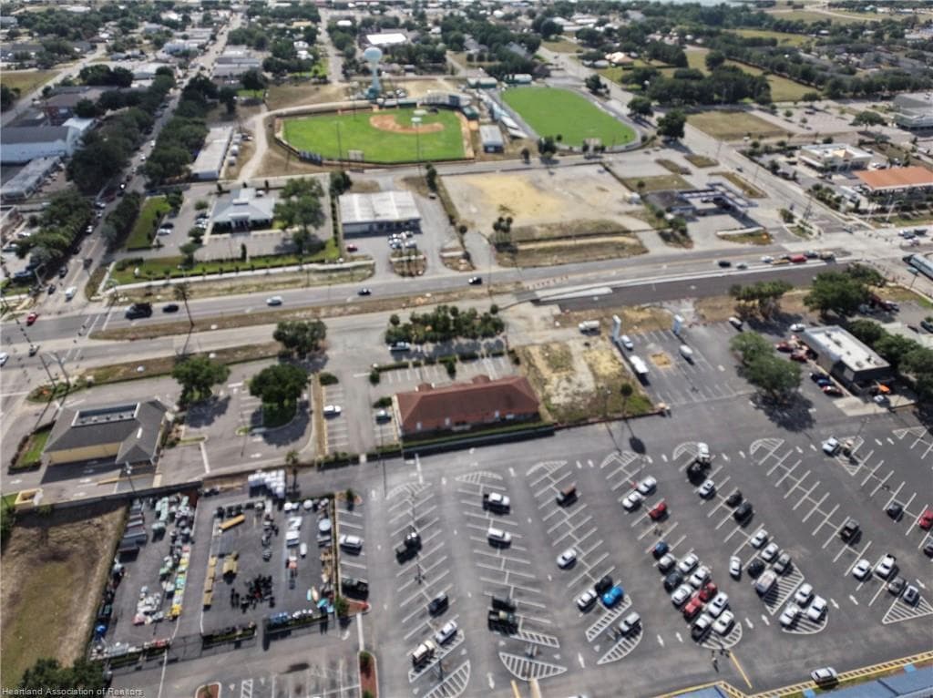 123 U.s. 27, Lake Placid, FL 33852 3