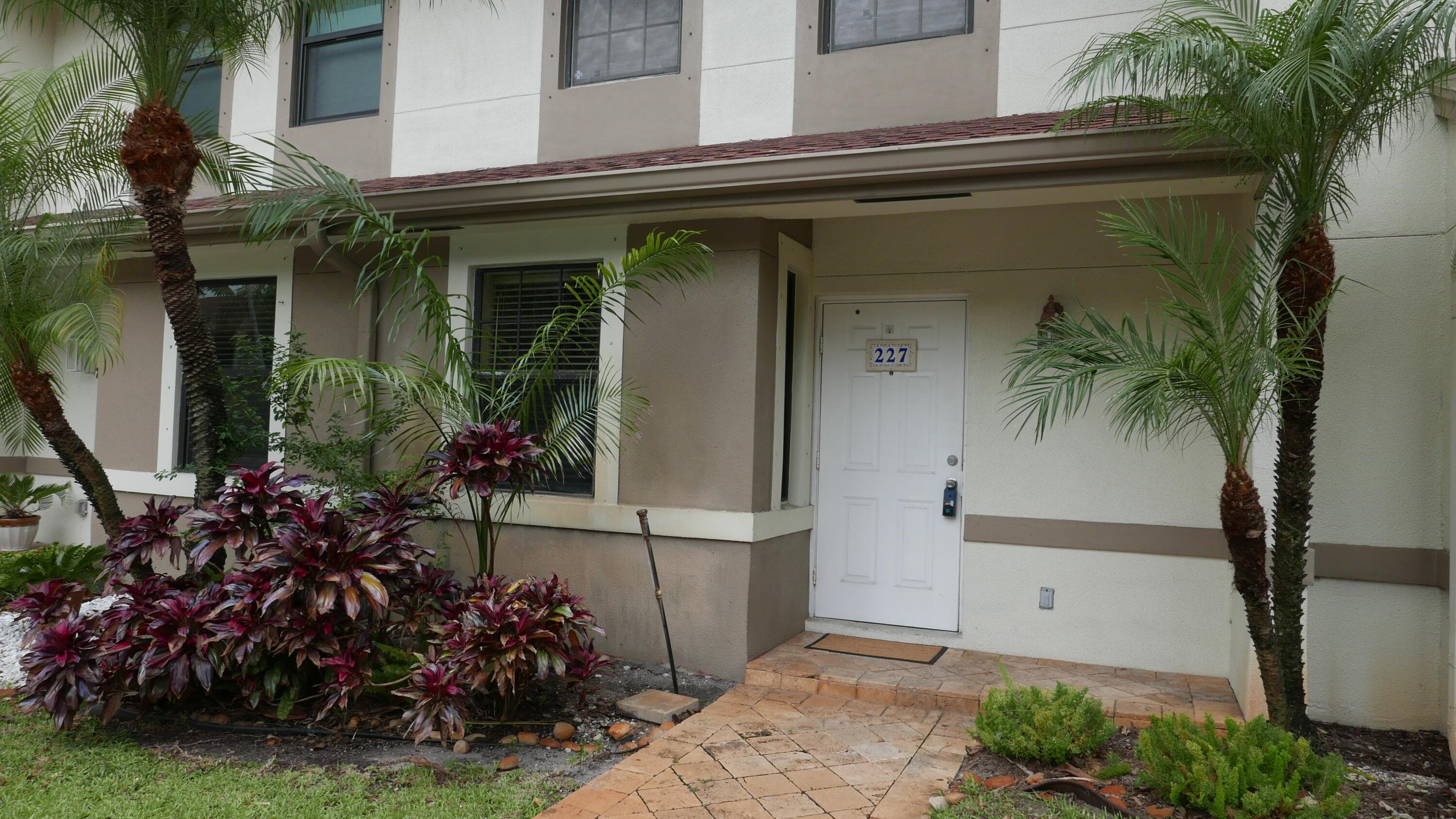 227 City View Drive, Fort Lauderdale, FL 33311 2