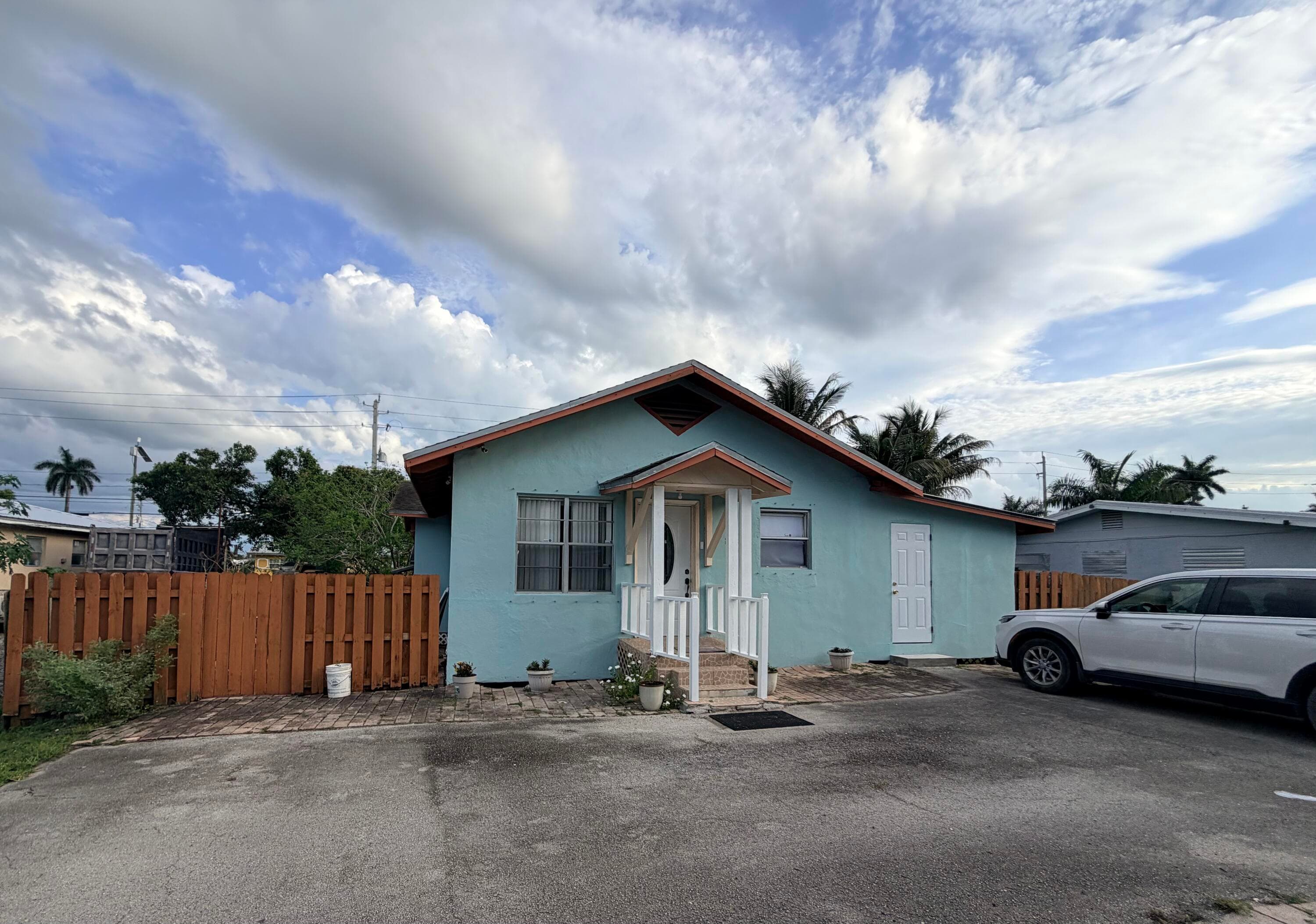 208 NW Avenue H Place, Belle Glade, FL 33430 2