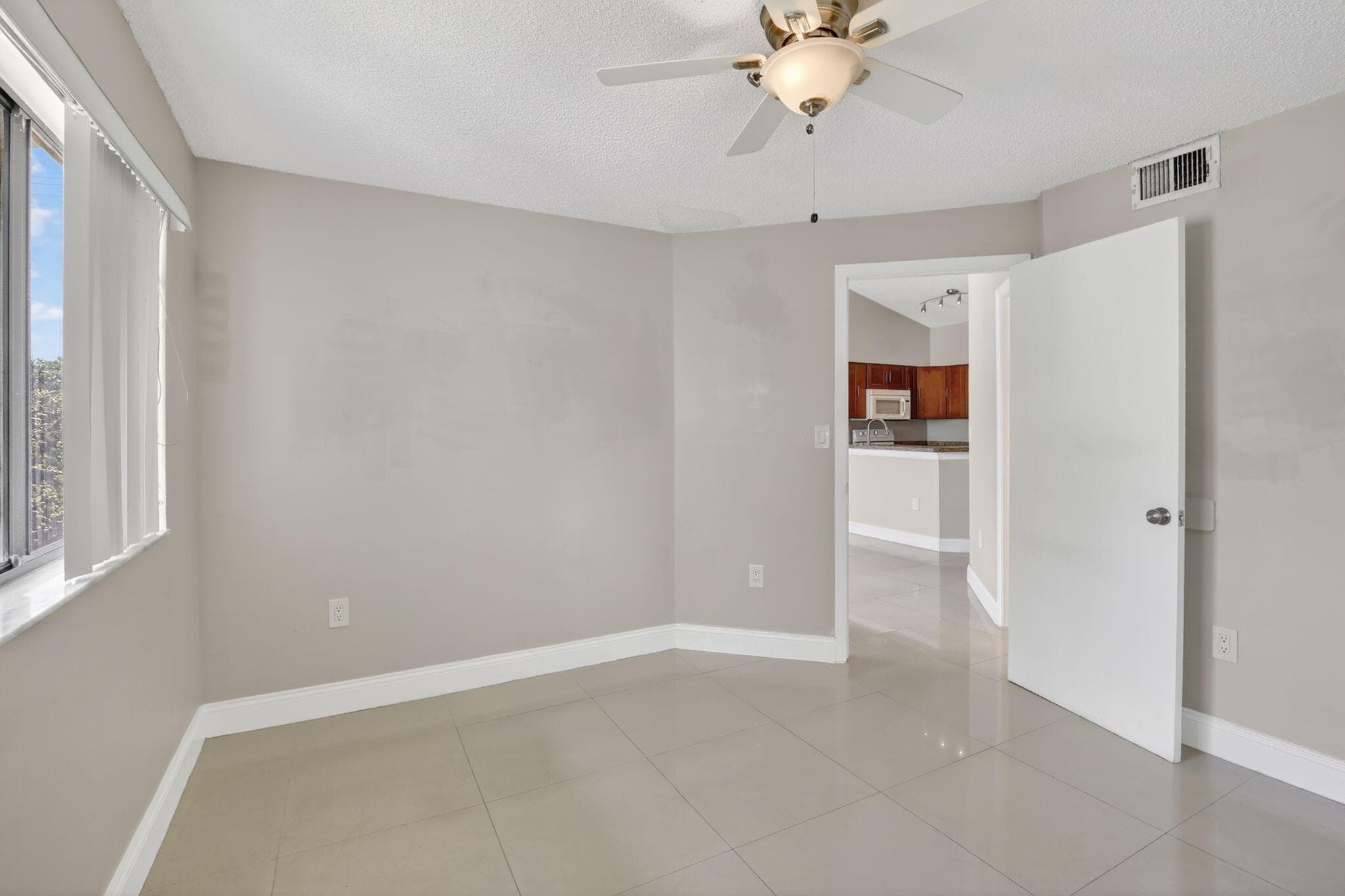 2445 SW 18th Terrace 922, Fort Lauderdale, FL 33315 24