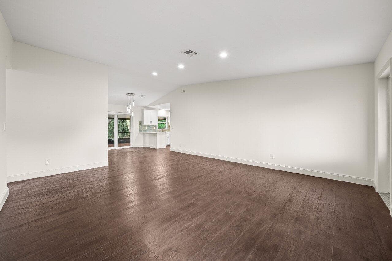 638 SW 4th Avenue, Boynton Beach, FL 33426 8