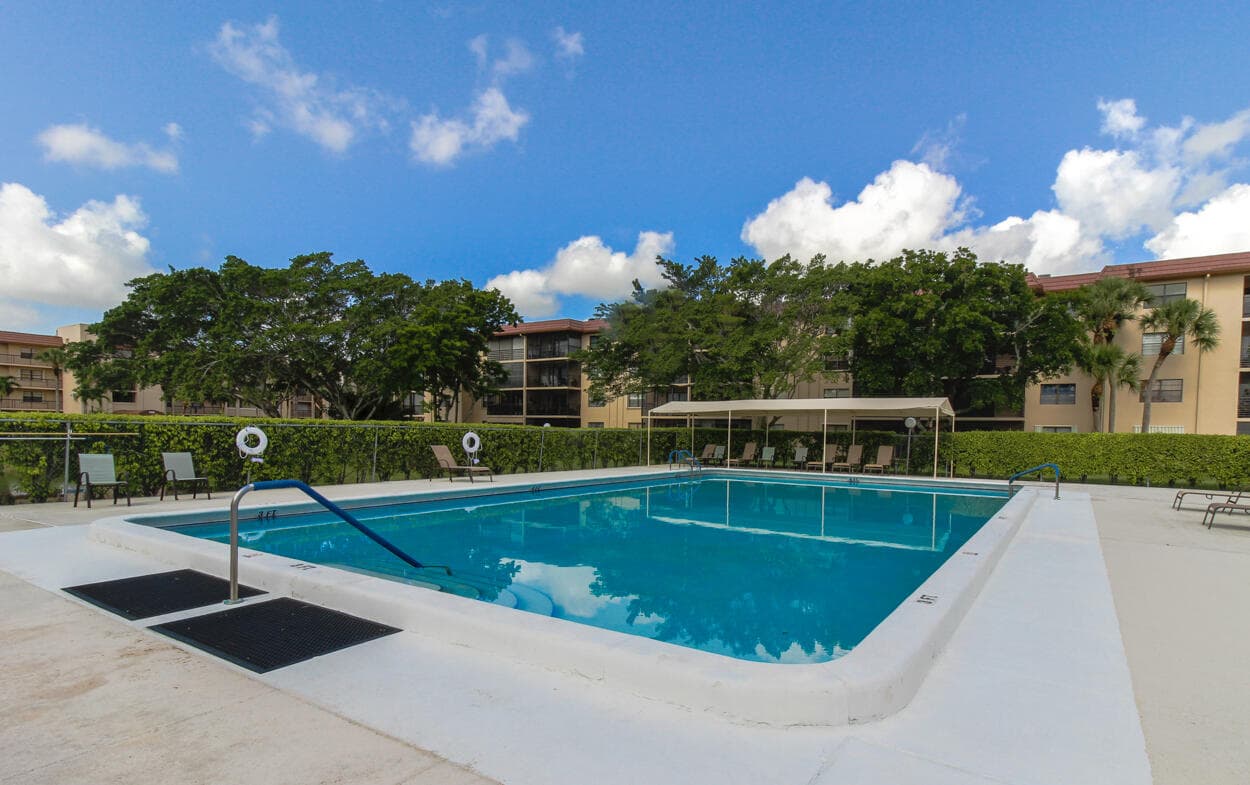 100 Lake Rebecca Drive, West Palm Beach, FL 33411 34