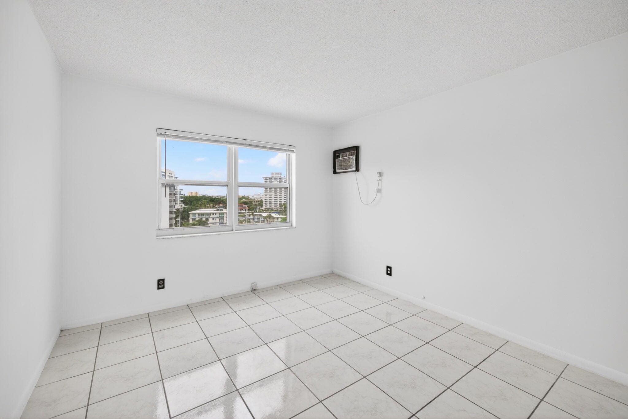 720 Orton Avenue 704, Fort Lauderdale, FL 33304 28