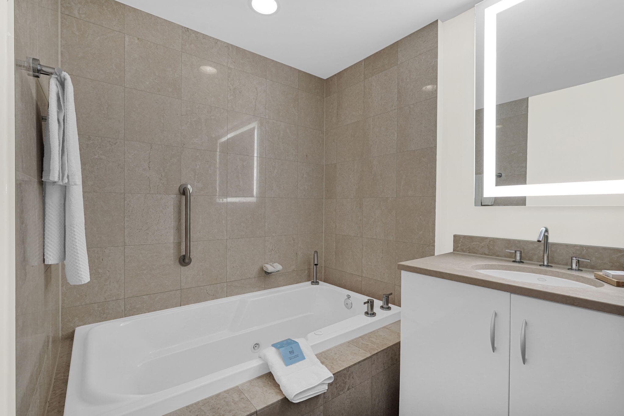 505 N Fort Lauderdale Beach Boulevard 2214, Fort Lauderdale, FL 33304 36
