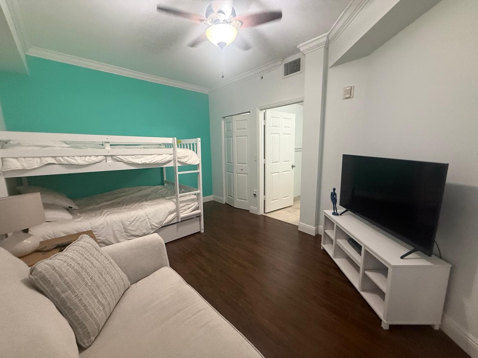 533 NE 3rd Avenue 415, Fort Lauderdale, FL 33301 6