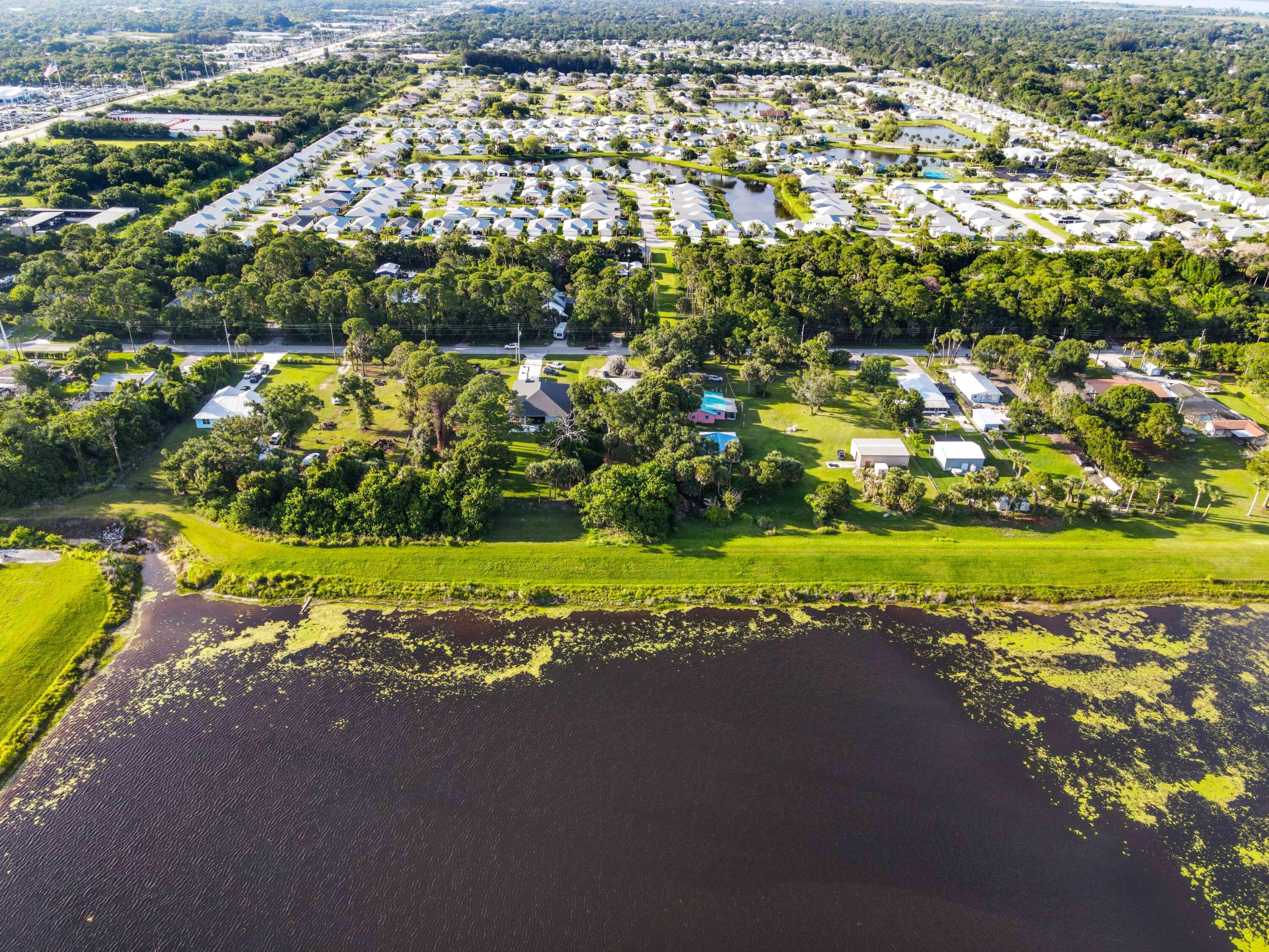 203 E Easy Street, Fort Pierce, FL 34982 23