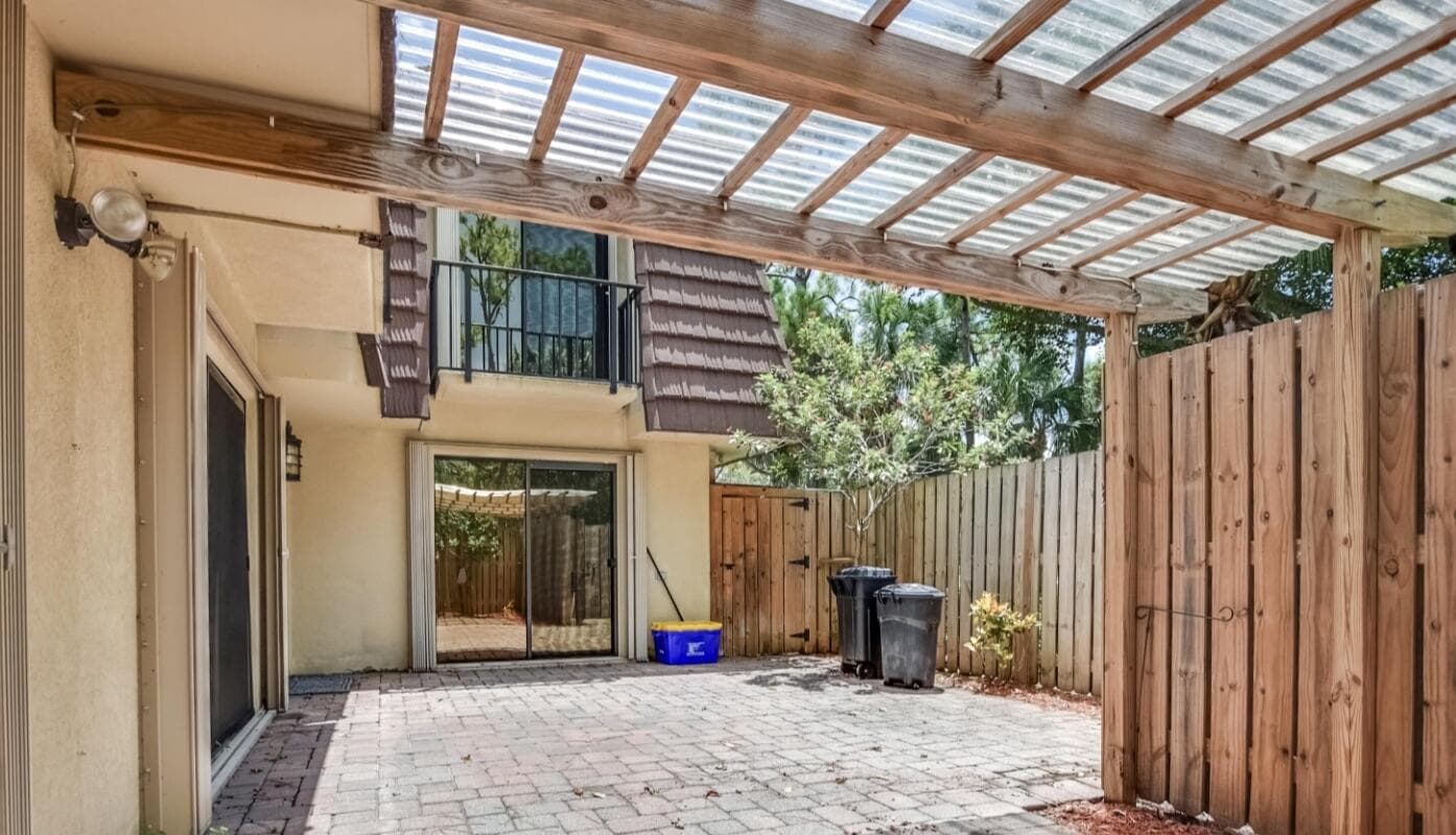 121 1st Lane, Palm Beach Gardens, FL 33418 17