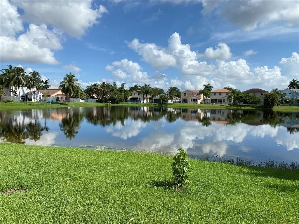 19199 NW 19th Street, Pembroke Pines, FL 33029 3