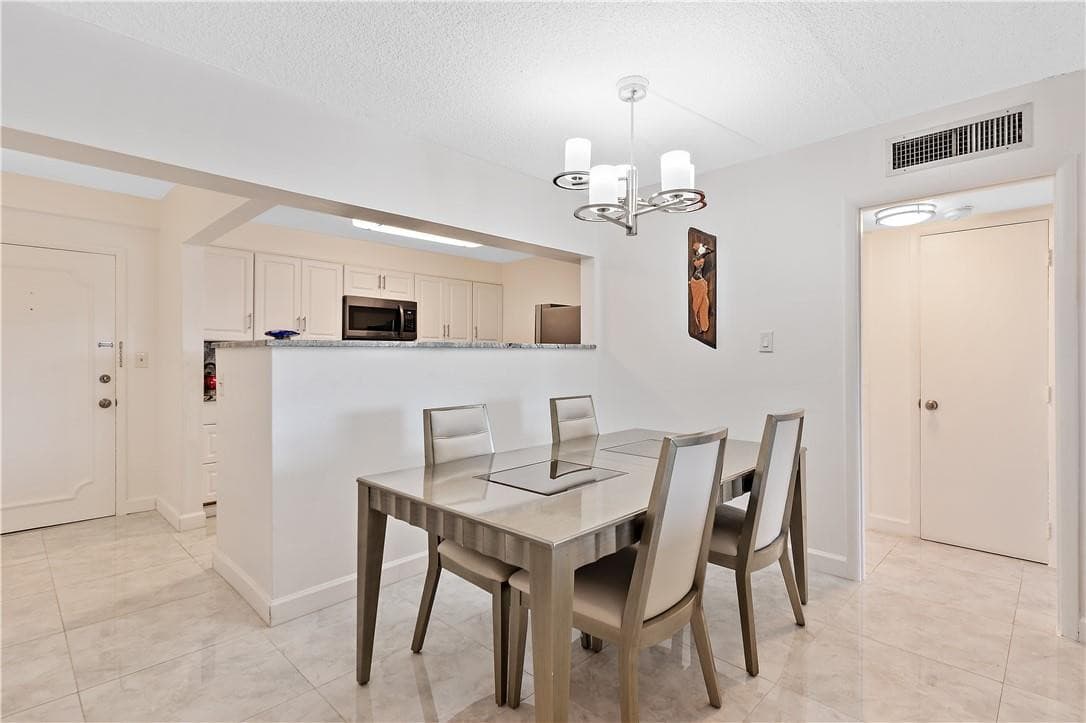 95 N Birch Road 405, Fort Lauderdale, FL 33304 18