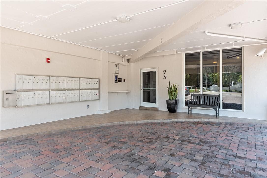 95 N Birch Road 405, Fort Lauderdale, FL 33304 34
