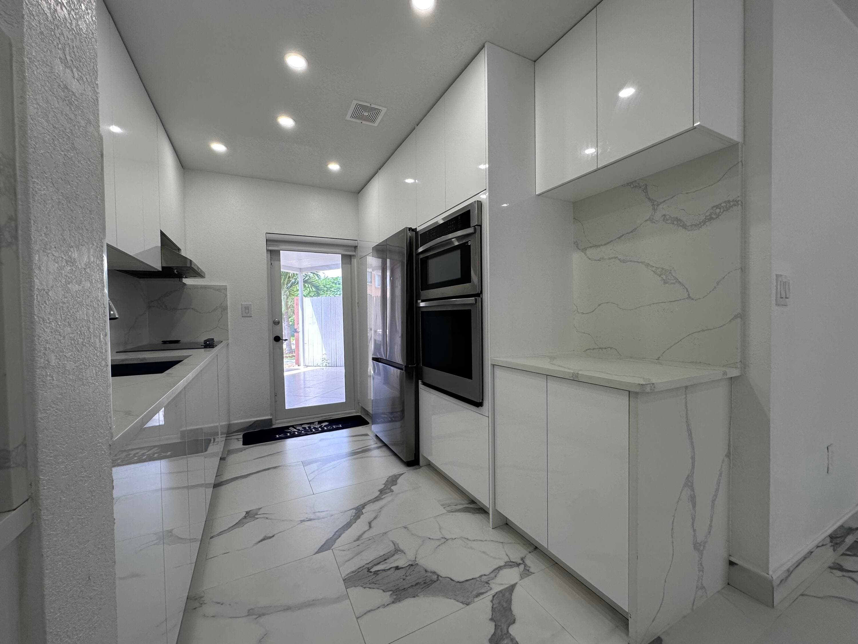 300 E 4th Street 103, Hialeah, FL 33010 4