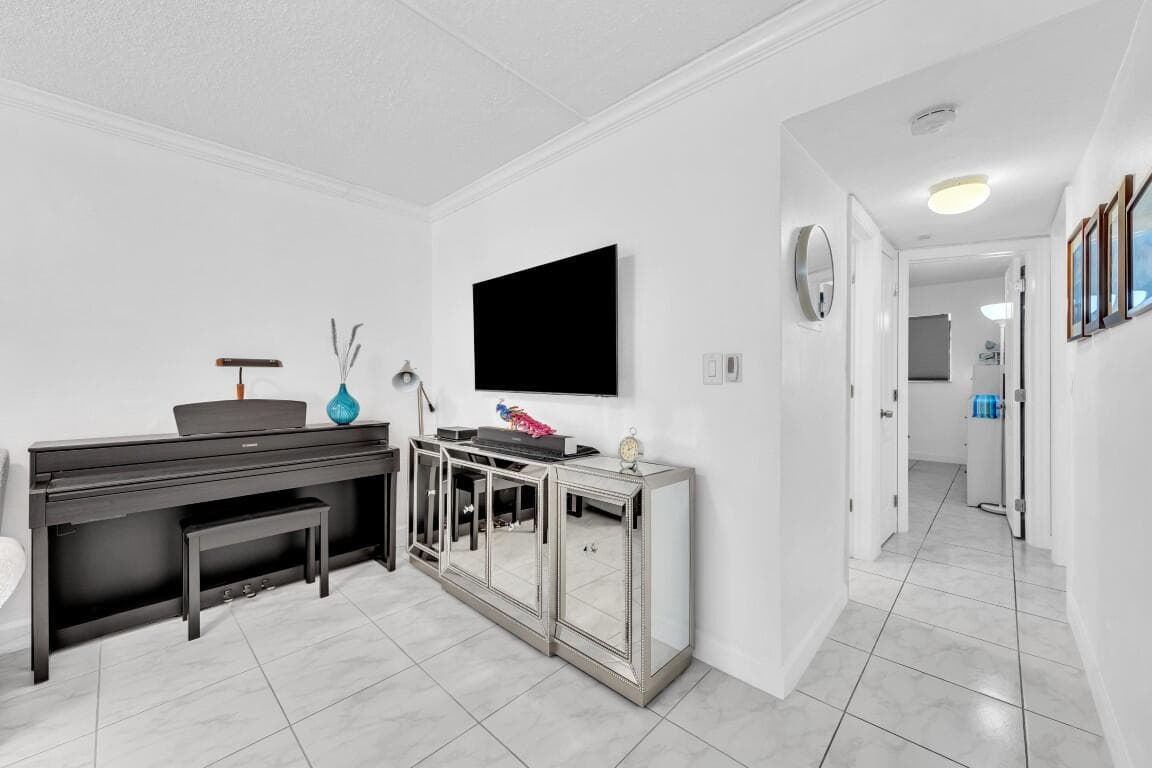 580 Egret Drive 121, Hallandale Beach, FL 33009 9
