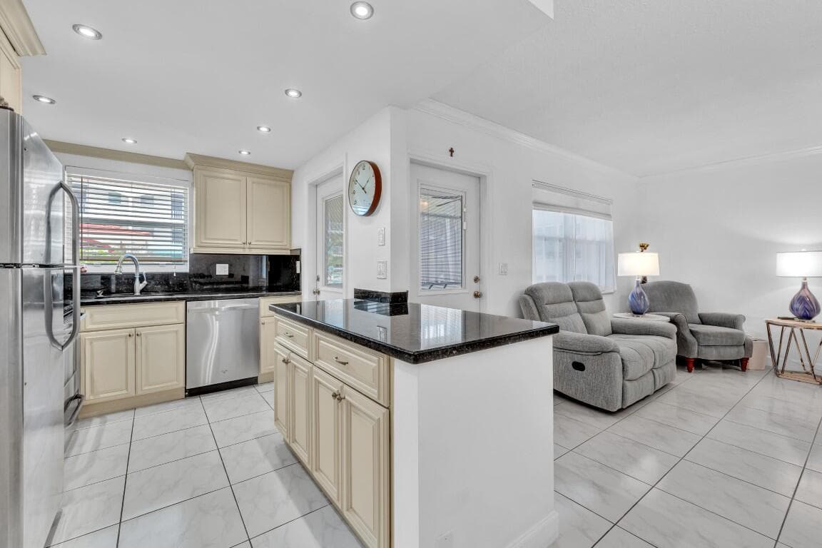 580 Egret Drive 121, Hallandale Beach, FL 33009 12