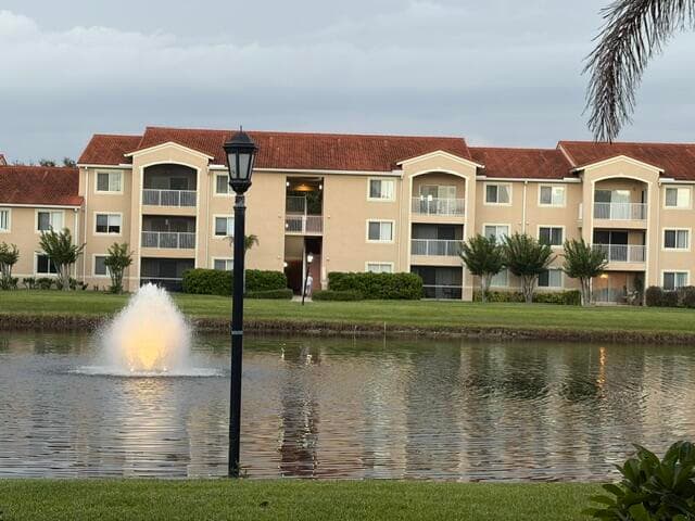 1590 S 42nd Circle S 308, Vero Beach, FL 32967 2