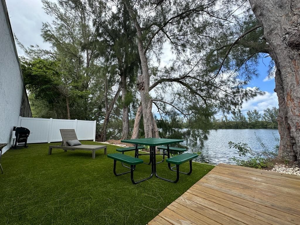 425 NW 10th Terrace, Hallandale Beach, FL 28