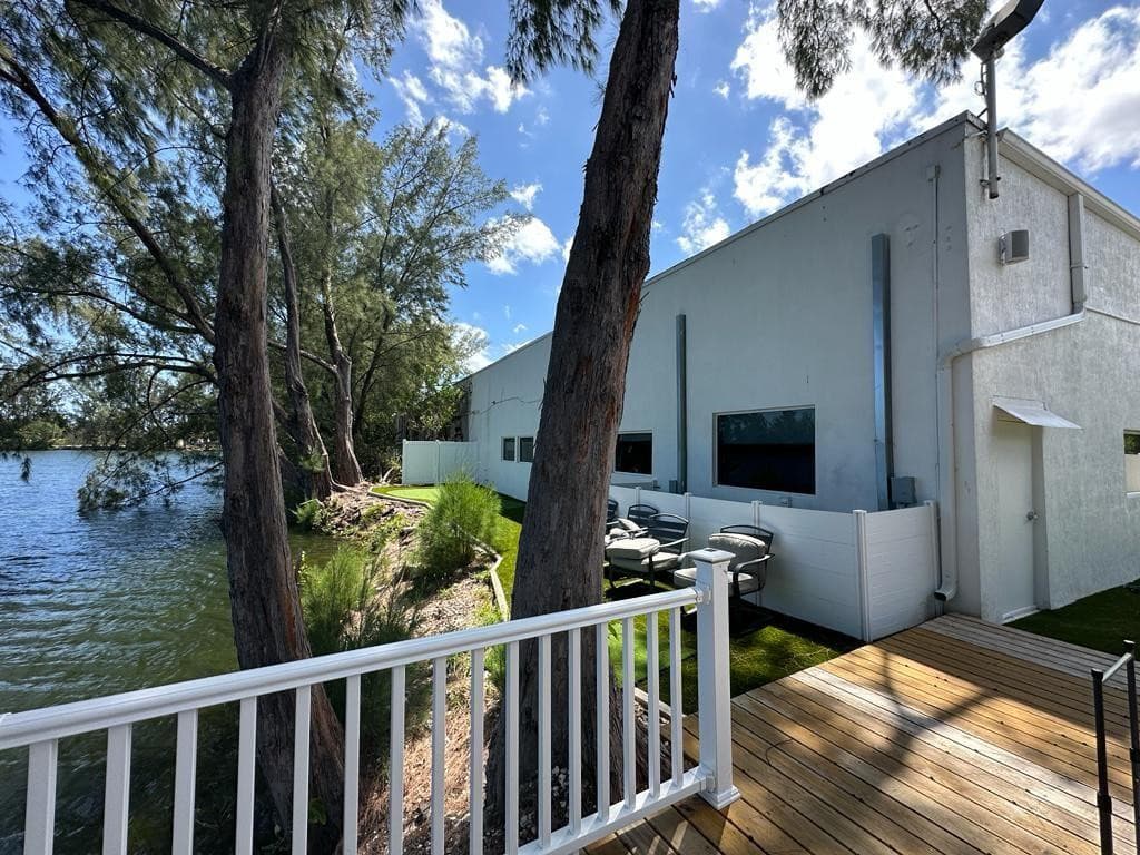425 NW 10th Terrace, Hallandale Beach, FL 31