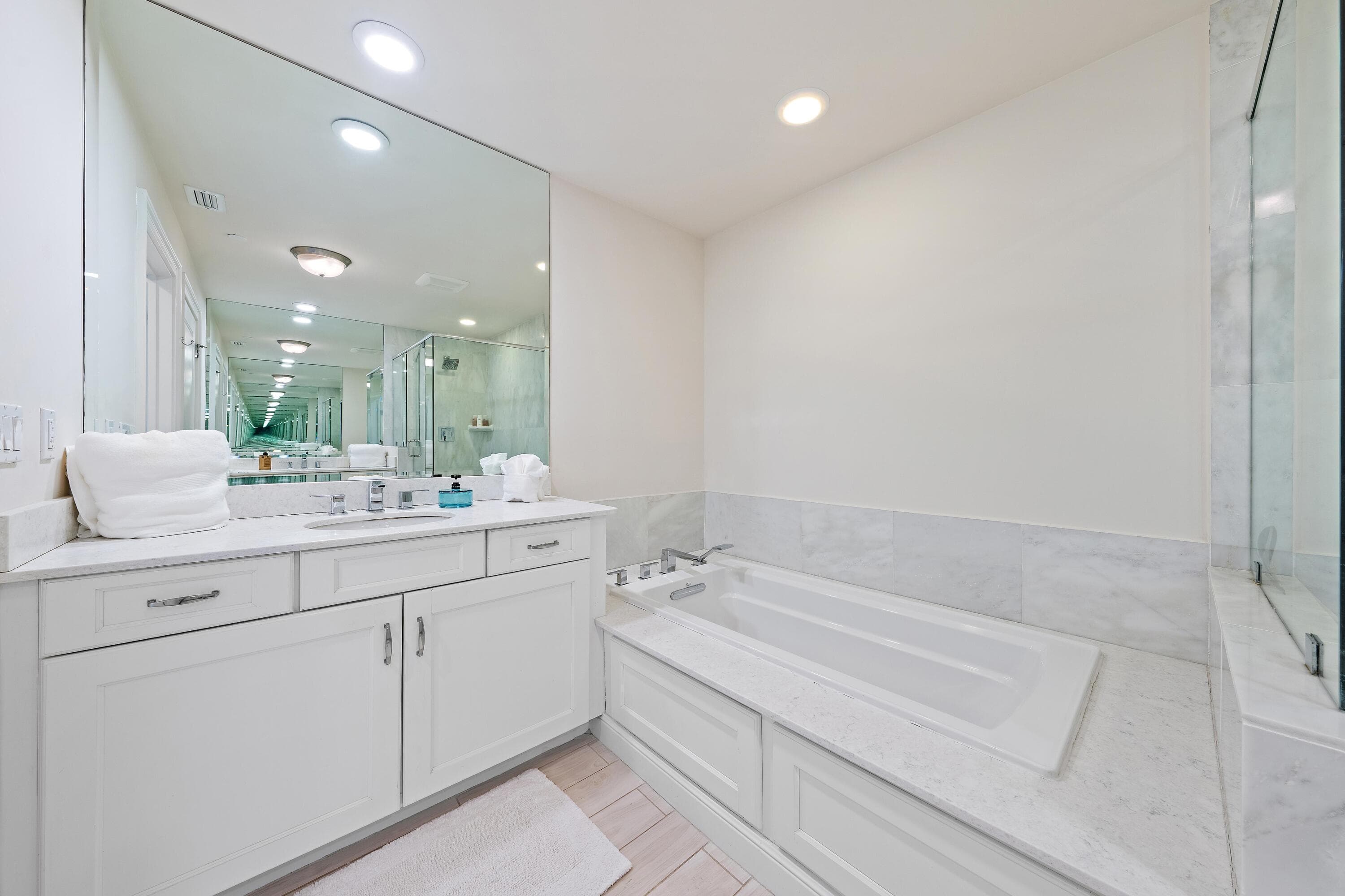 432 Bay Colony Drive N, Juno Beach, FL 33408 17