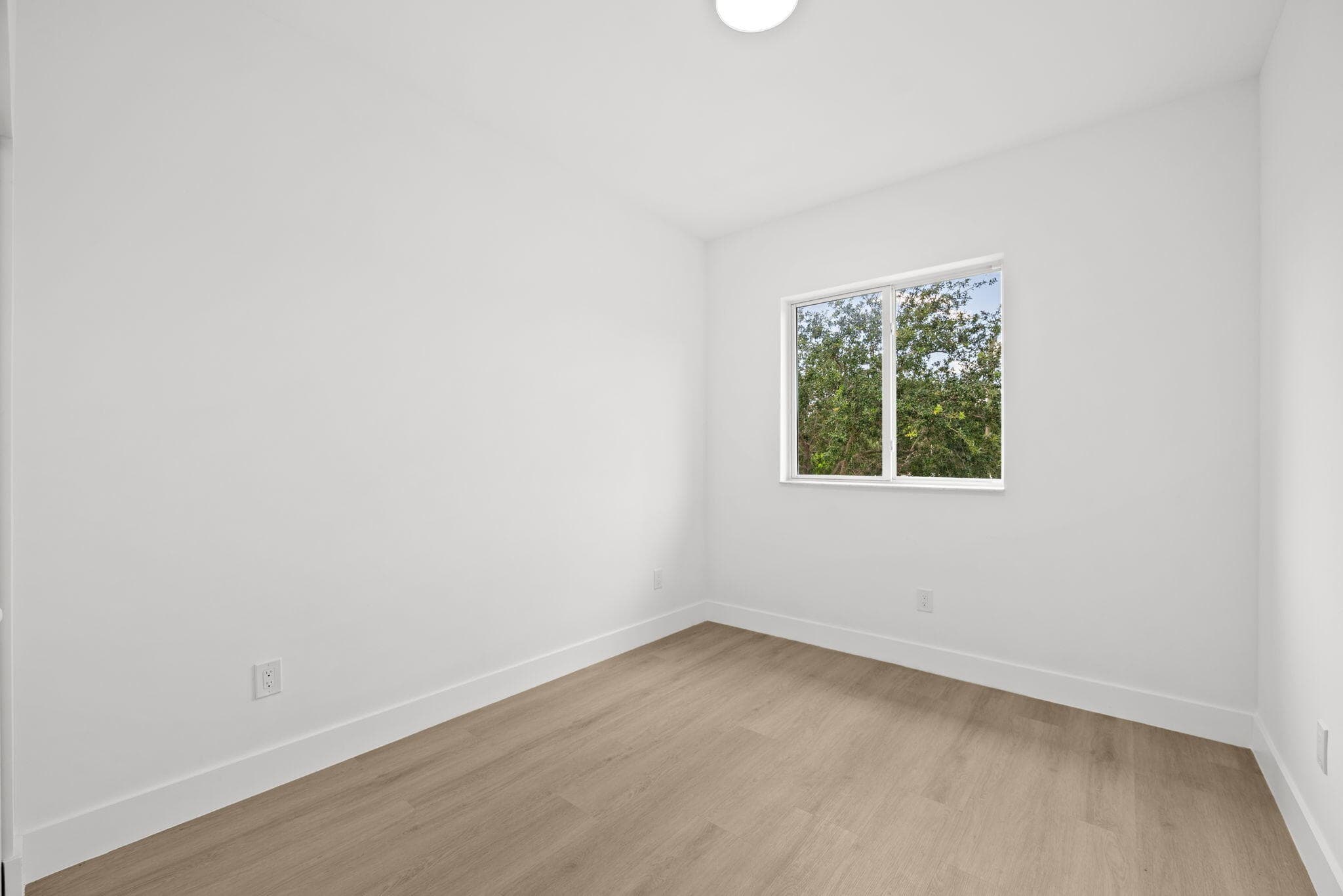 1355 NW 42nd Street 1355, Miami, FL 33142 14