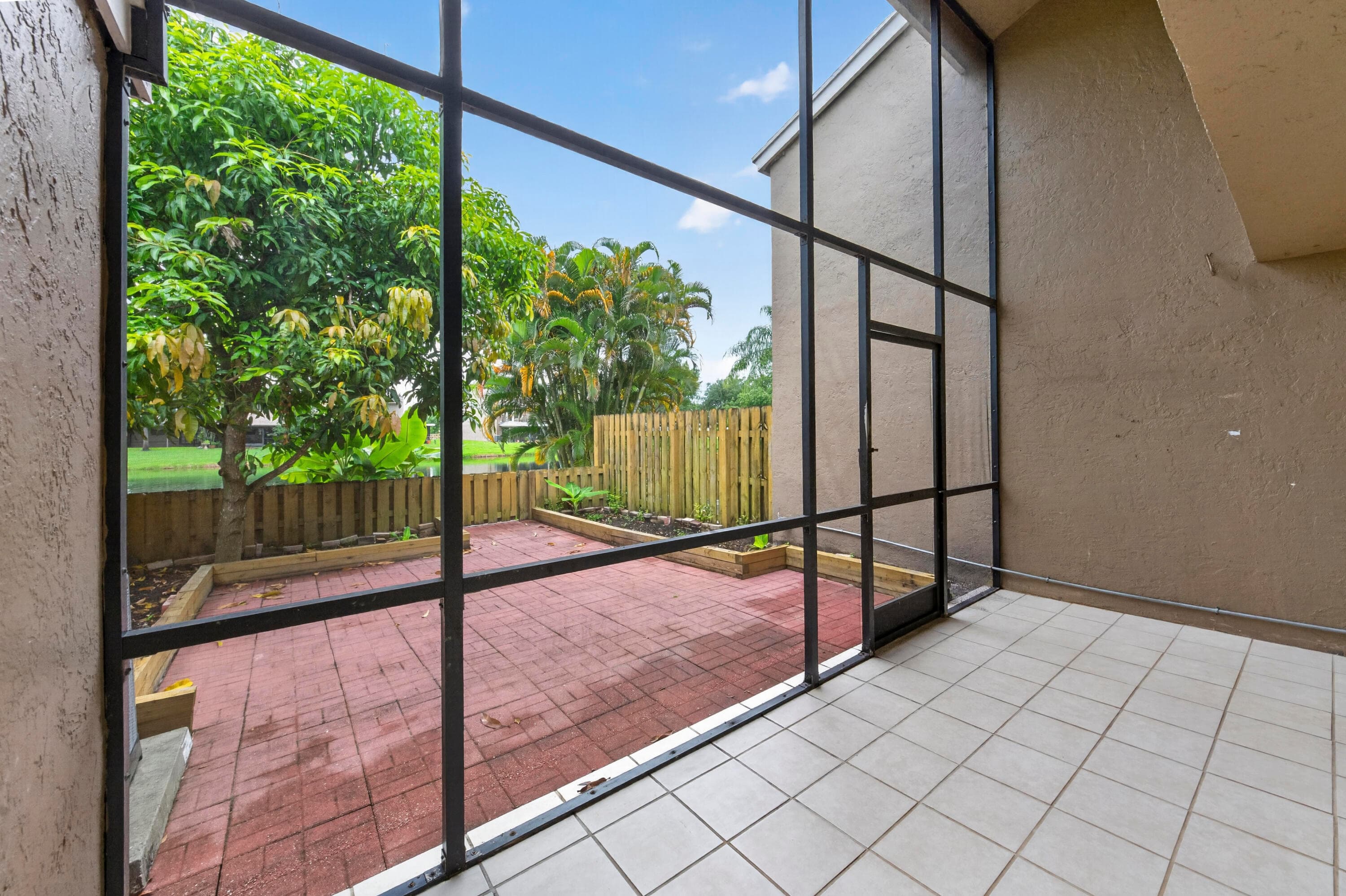 5182 S University Drive, Davie, FL 33328 25