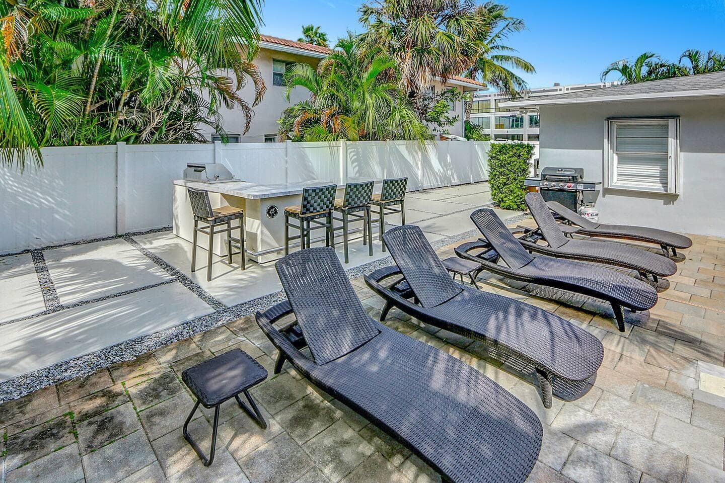 2740 NE 30th Place 1-2, Fort Lauderdale, FL 33306 18