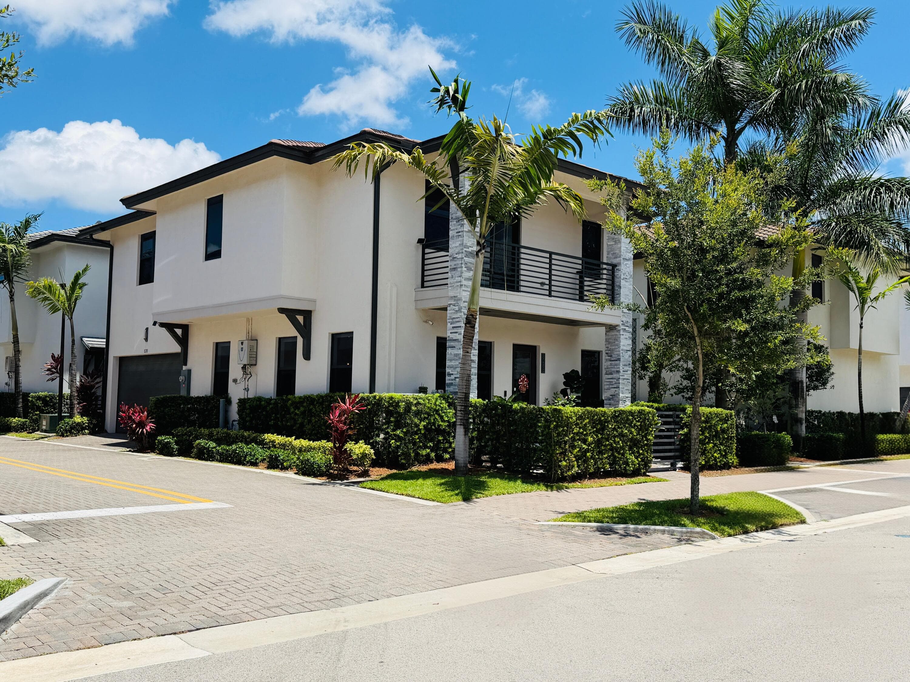 8288 NW 44th Terrace, Doral, FL 33166 3