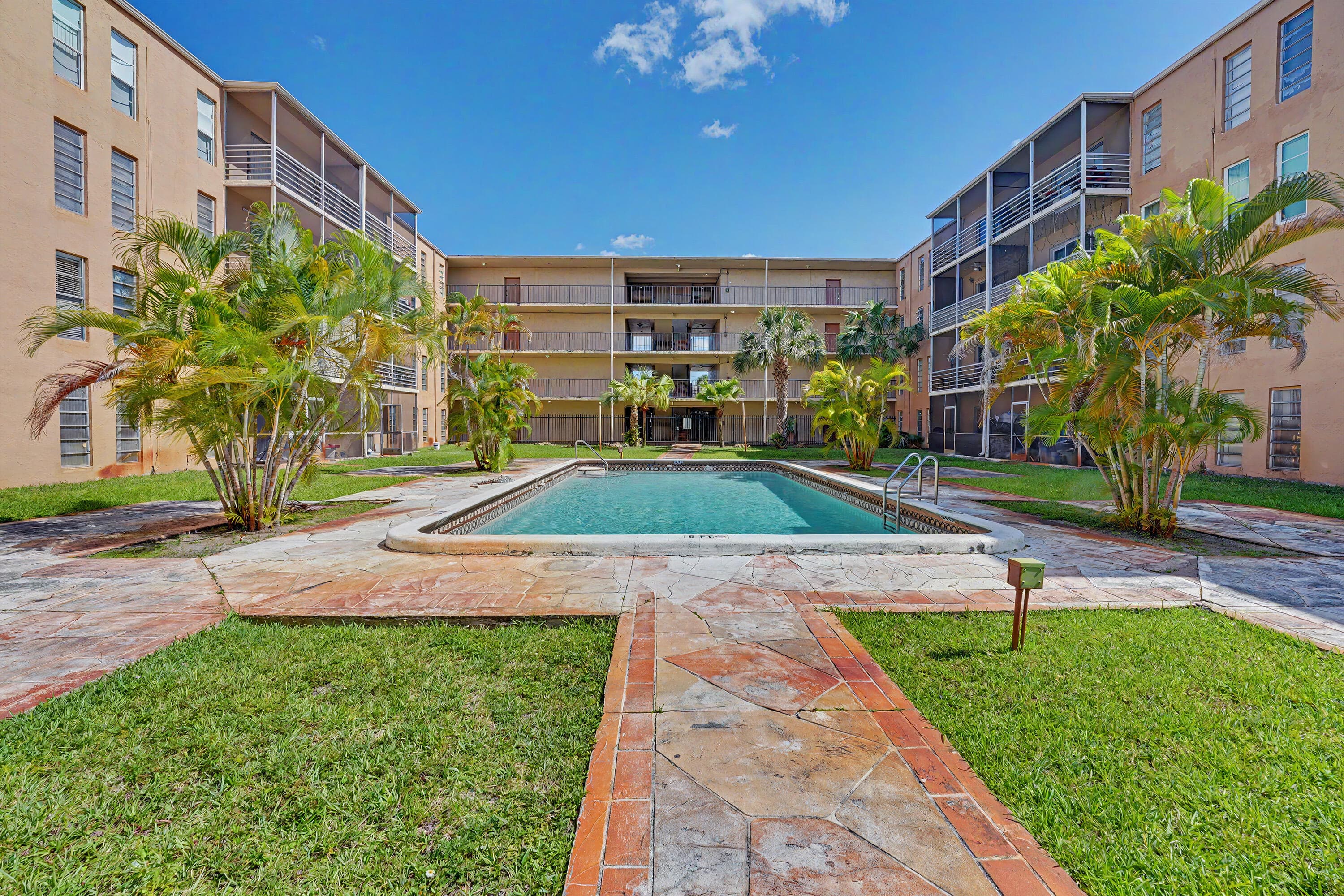 4848 NW 24th 105, Lauderdale Lakes, FL 33313 25